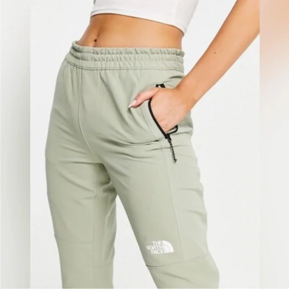 The North Face W Tekware Women's
Tea Green Joggers Size Small - Picture 2 of 16